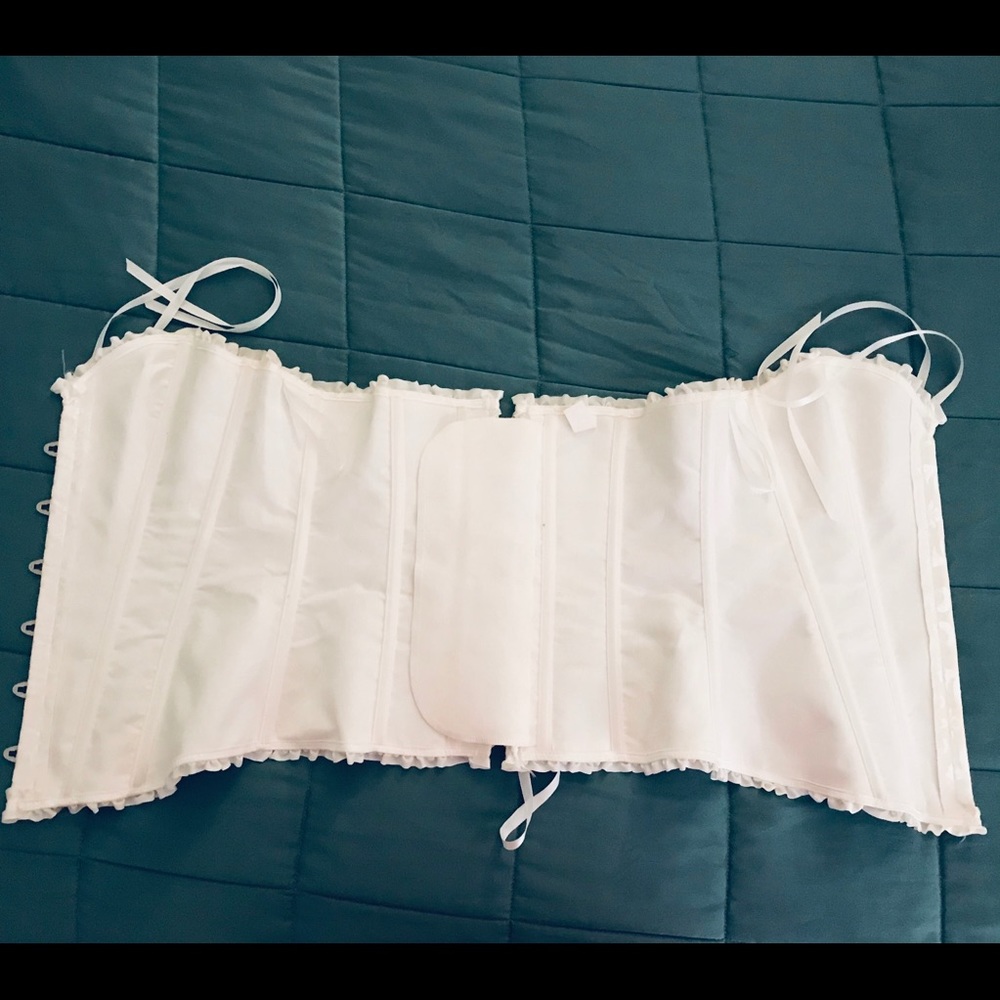 White Corset - Picture 4 of 5